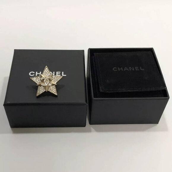 CHANEL CC Logo Double Star Rhinestone Brooch Gold Tone Pin A17C Auth w/Box D-j11 - Picture 10 of 16